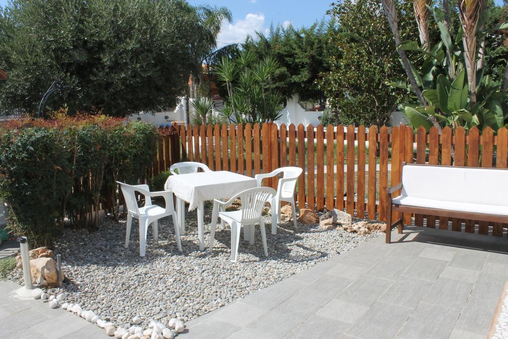 L'albero Dei Limoni B&B Taranto Exterior foto